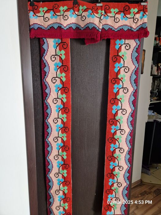 Draperii traditionale cusute manual