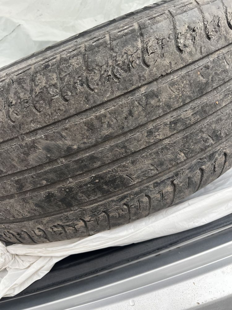 Продам 3 б/у шины hankook 225/55/18 за все 10000