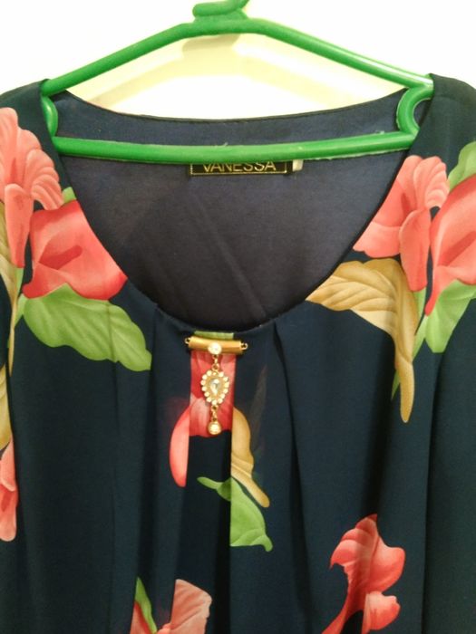 Нарядное яркое платье