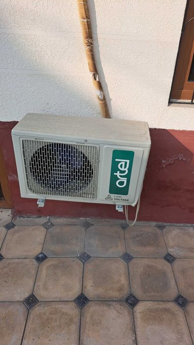 Konditsioner va divan