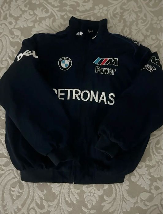 Ветровка бмв новый