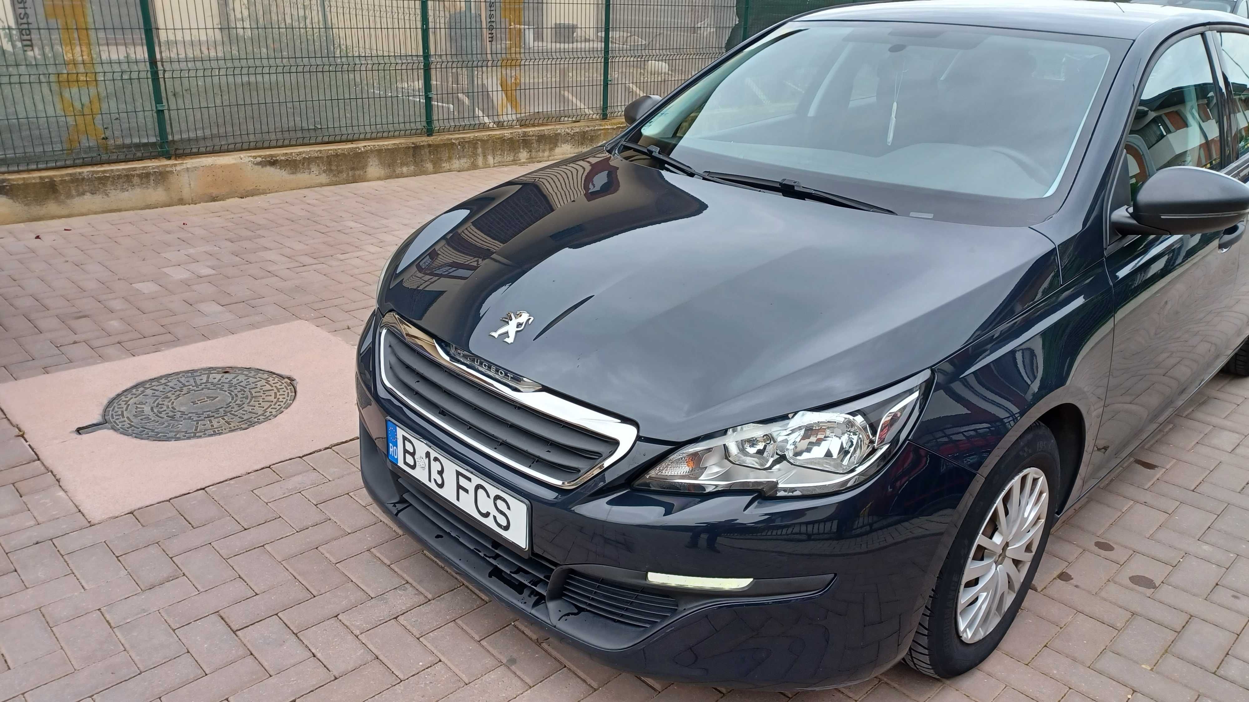 Vând PEUGEOT 308 - motor 1.2 benzină, an 2014