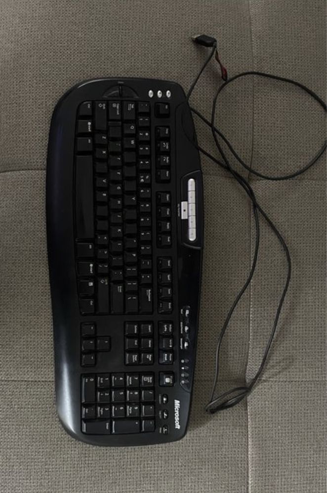 Calculator - unitate centrala, monitor 19 inch si tastatura