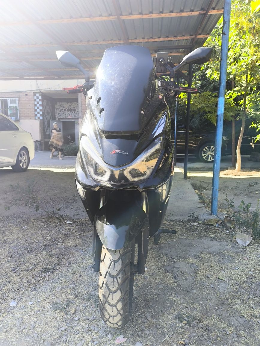 Продаю надёжный скутер Tiger 150cc Skillmax — чёрный зверь на дороге!