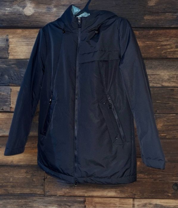 Демисезонная чёрная куртка