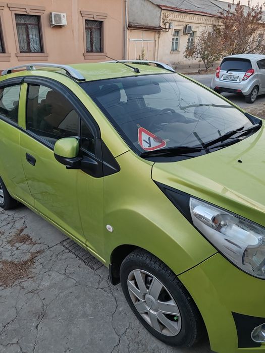 Продам срочно Спарк автомат идеальном состоянии