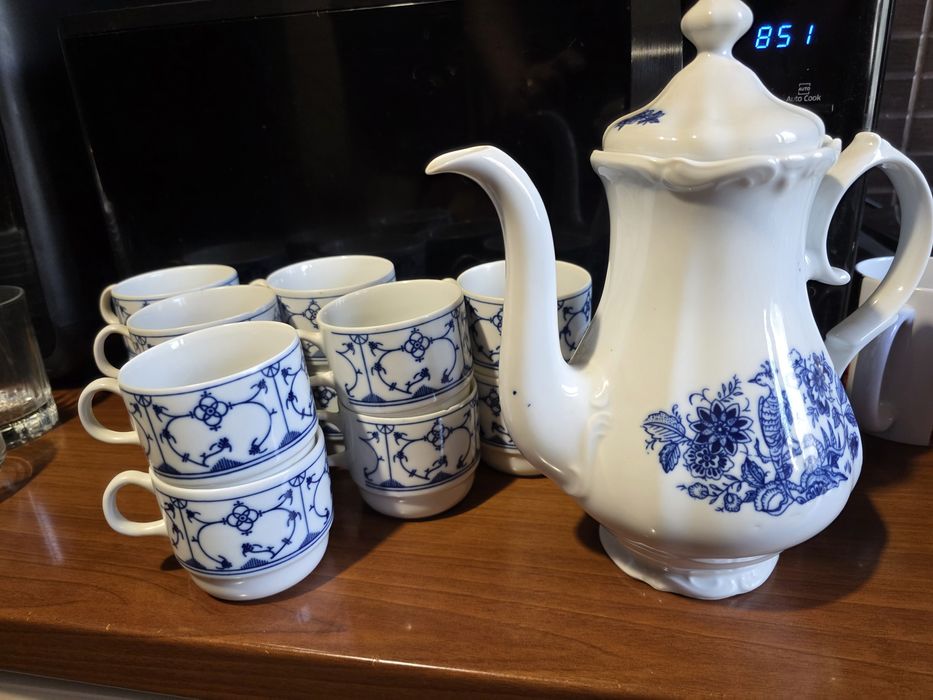 Ceainic portelan plus 12 cesti portelan. Alba Iulia