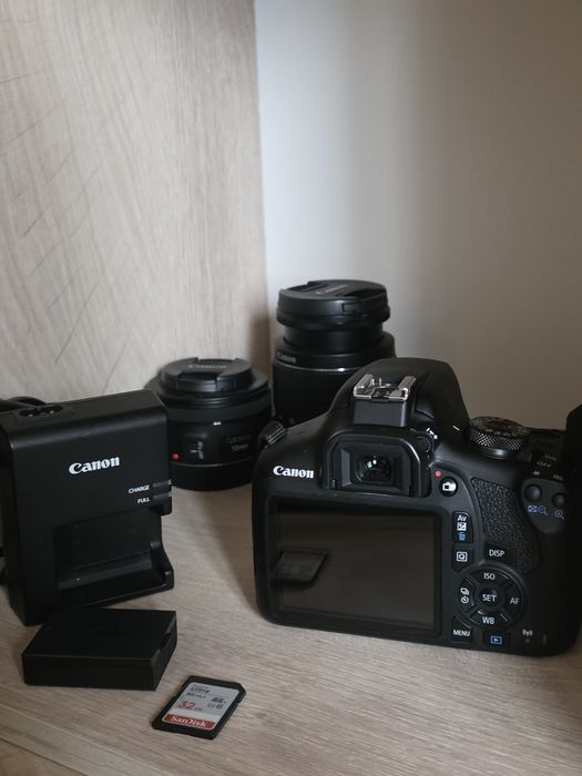 Canon EOS 2000D + аксесоари