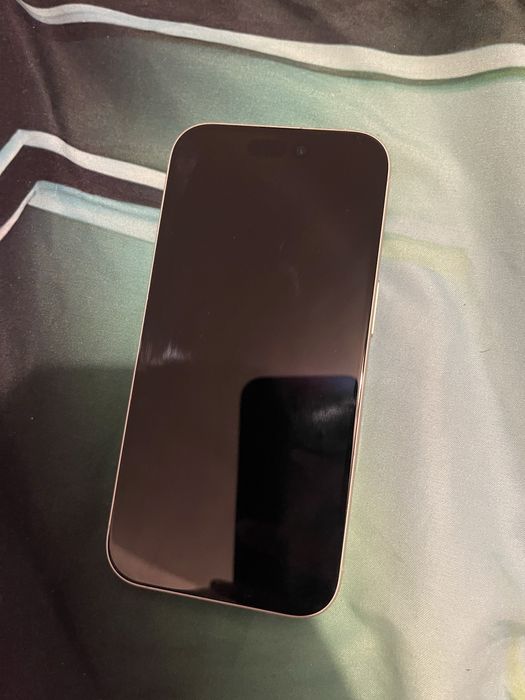 Iphone 16.          M.