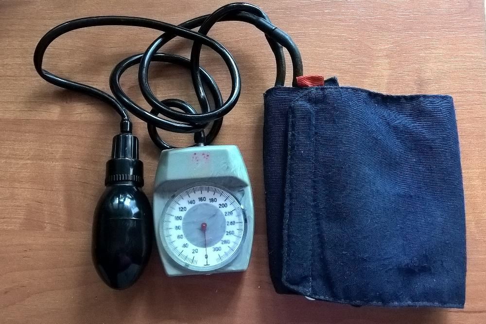 Продам тонометр советский б/у с фонендоскопом