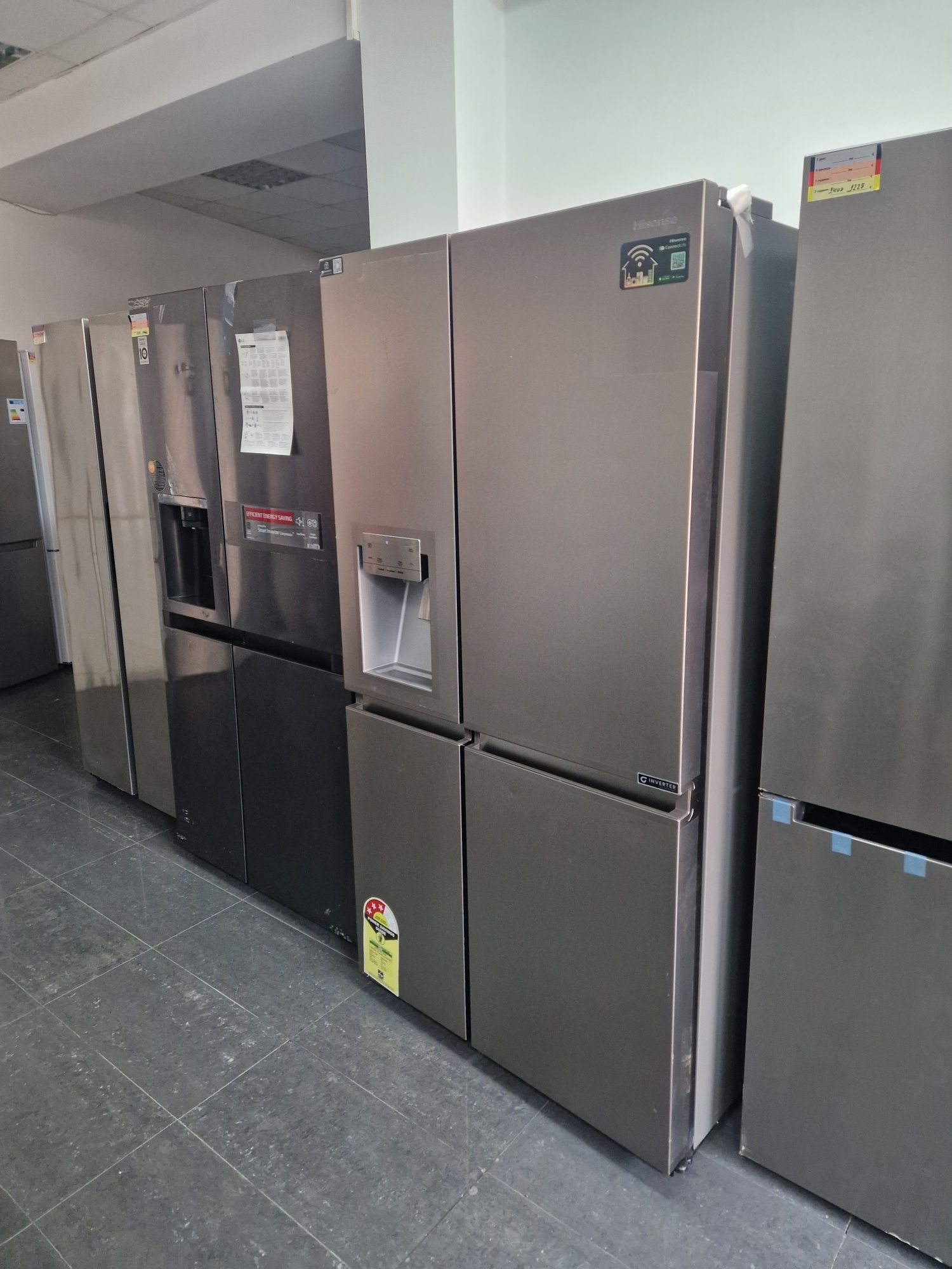 Хладилник Side By Side Hisense Inverter
