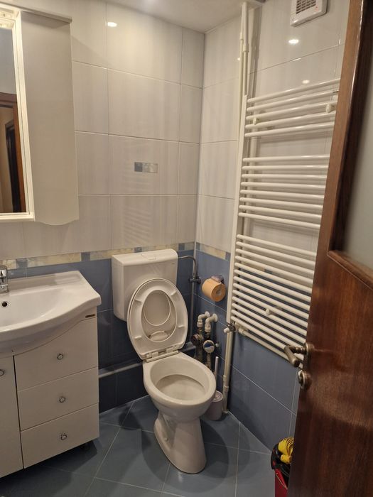 Închiriez apartament 2 camere decomandat + loc parcare zona Anda