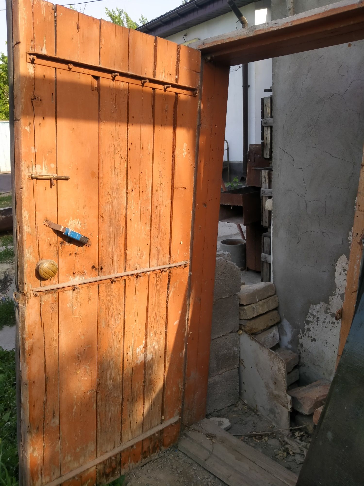 Деревянные двери б/у различных размеров