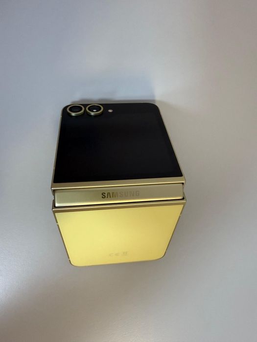 Samsung Galaxy Z Flip 6