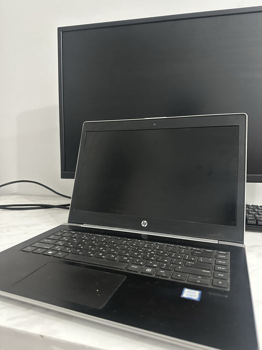 Ноутбук и монитор