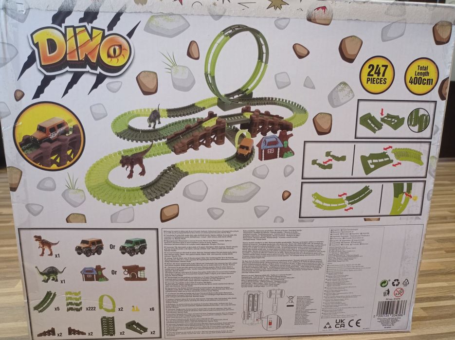 Детска писта с джип и динозаври