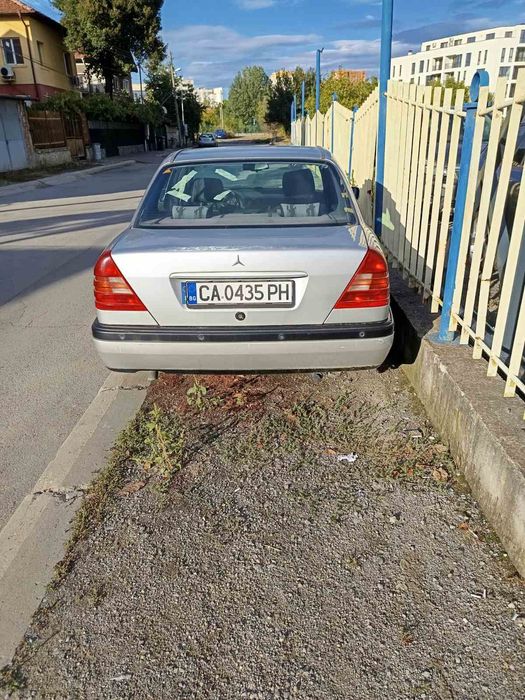 Мерцедес Ц200 /  Mercedes C200