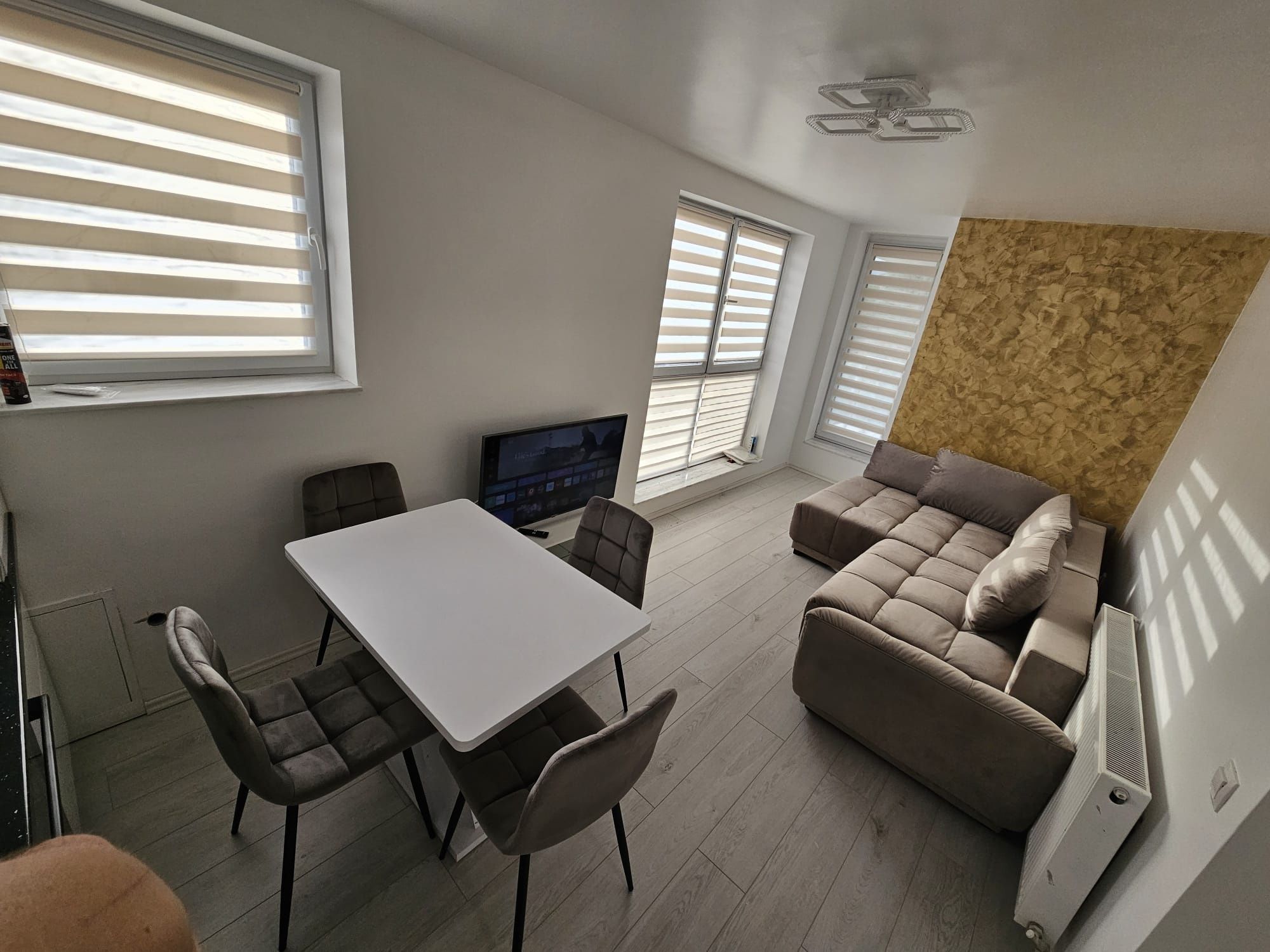 Inchiriez Apartament nou doua camere .2 parcari