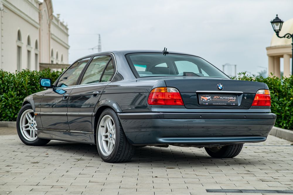 Bmw E38 728i 2001