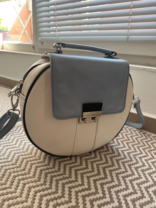 Кръгла дамска чанта