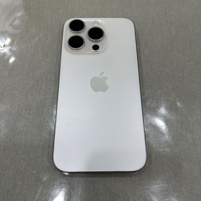 iPhone 15 Pro 128Gb White Titanium АКБ 100%