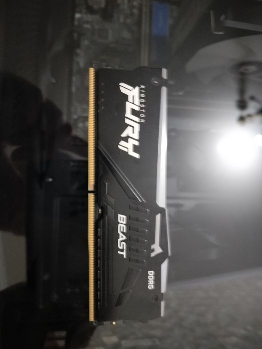 DDR5 Озу на 8гб Kingston fury