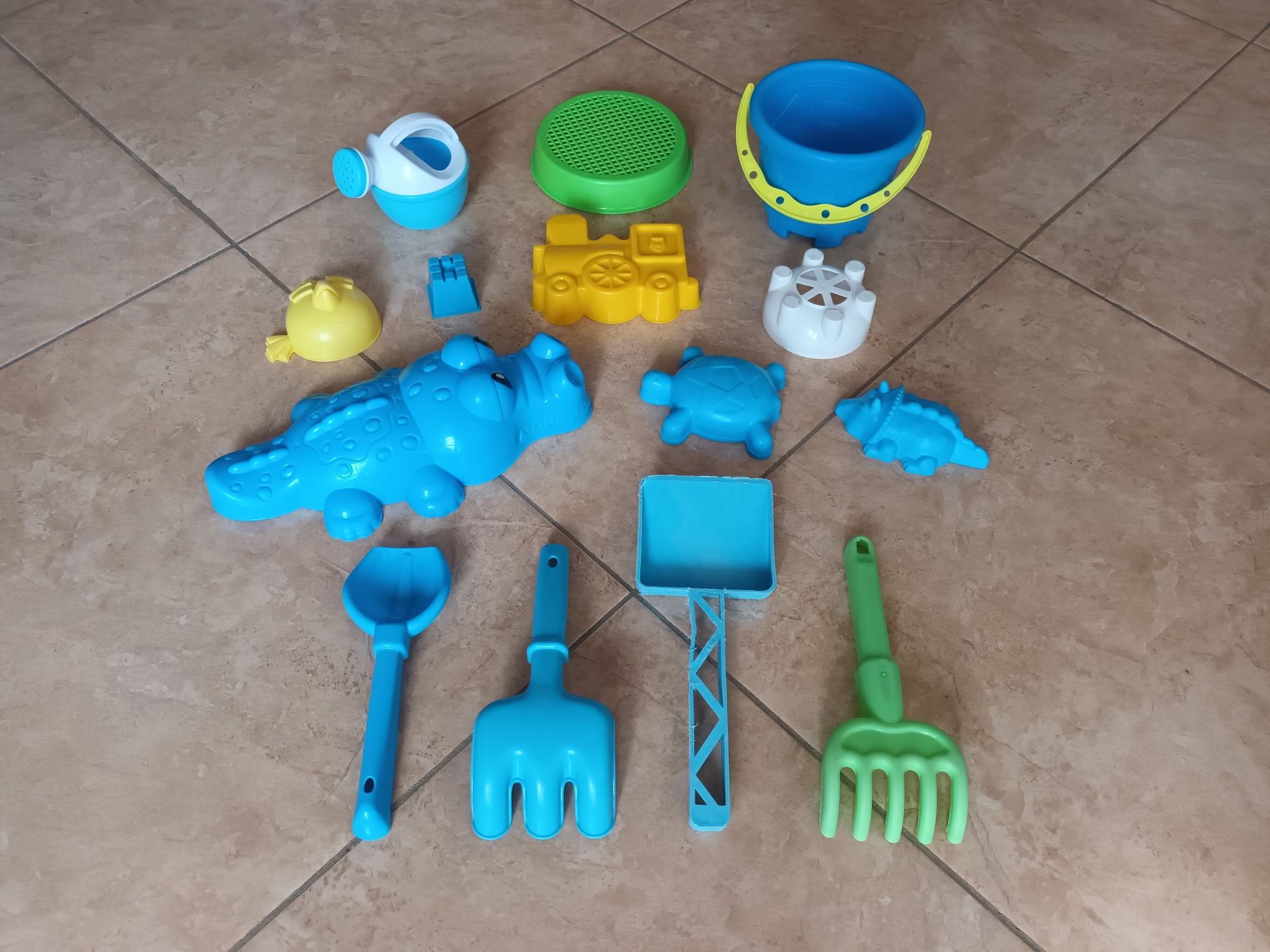 Комплекти детски играчки за пясък