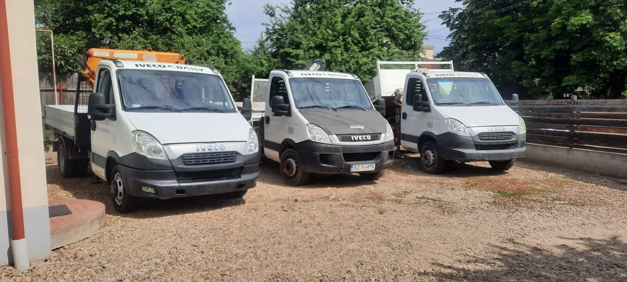 Iveco daily basculabil și macara