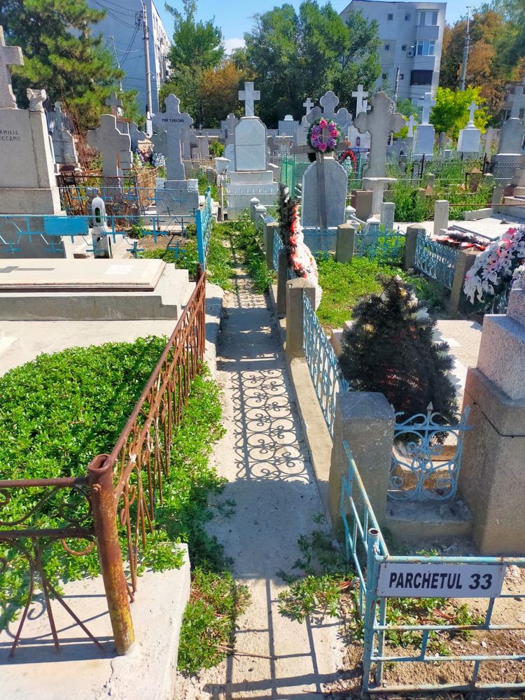 Vând URGENT 2 locuri de veci in cimitirul Sf Constantin Braila