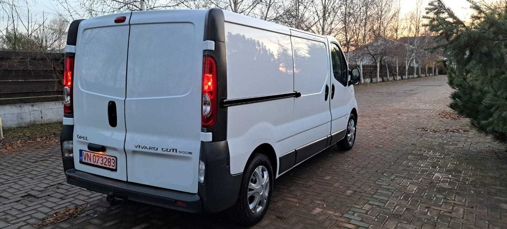 OPEL Vivaro 3 locuri 2014 2.0dCi 116 CP E5 6 trepte AC, recent adus