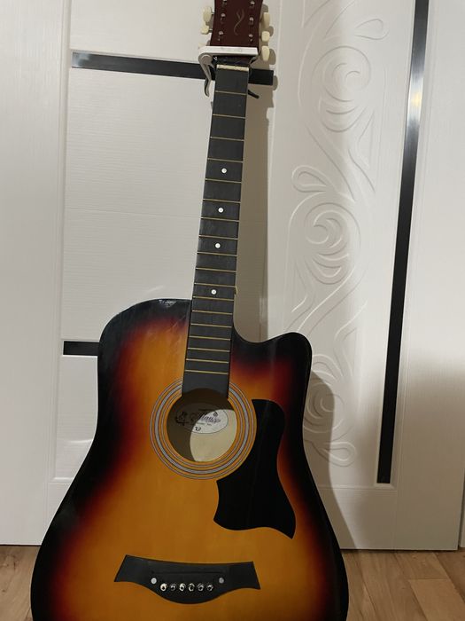 Гитара акустическая