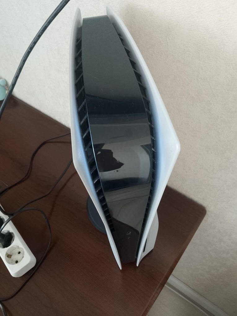 Продам play station 5