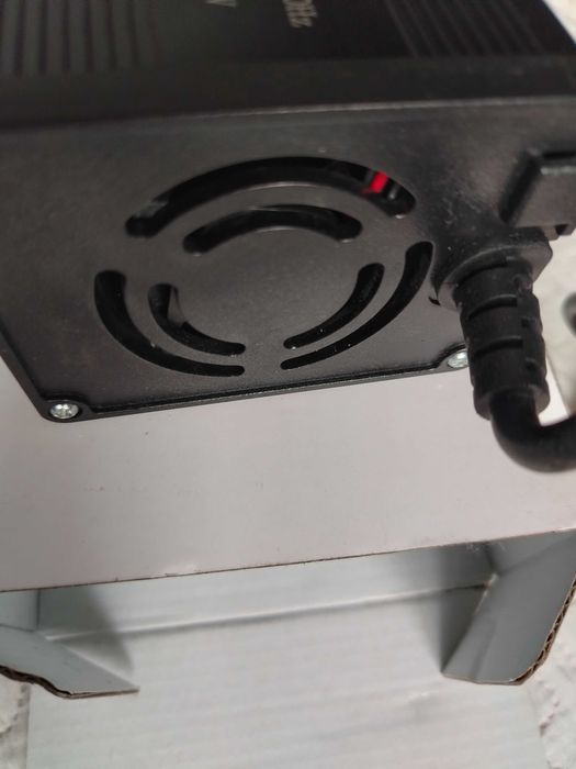 Încărcător 48v (54,6v 6a)