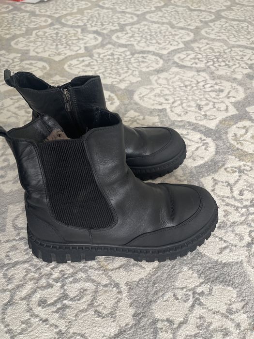 Отдам зимнюю обувь за 3тыс тенге