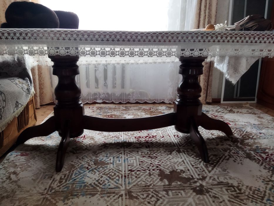 Срочно !!! Продам стол в гостинную