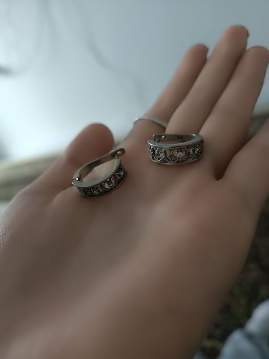 Срочно продам серьги серебро 925