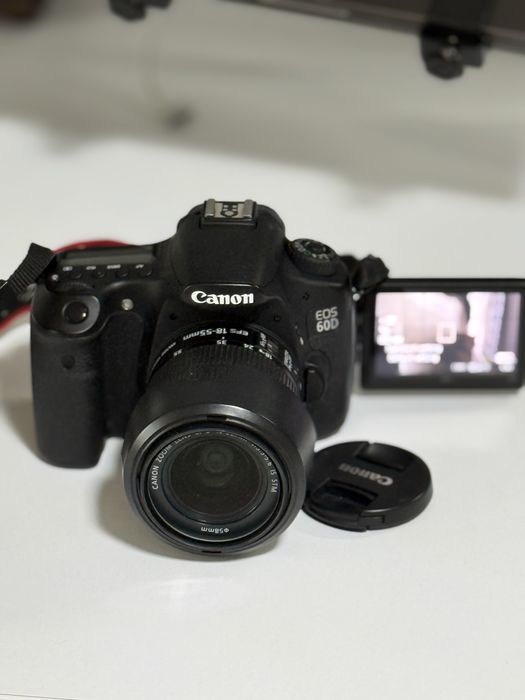 Vand DSLR Canon EOS 60D + obiectiv