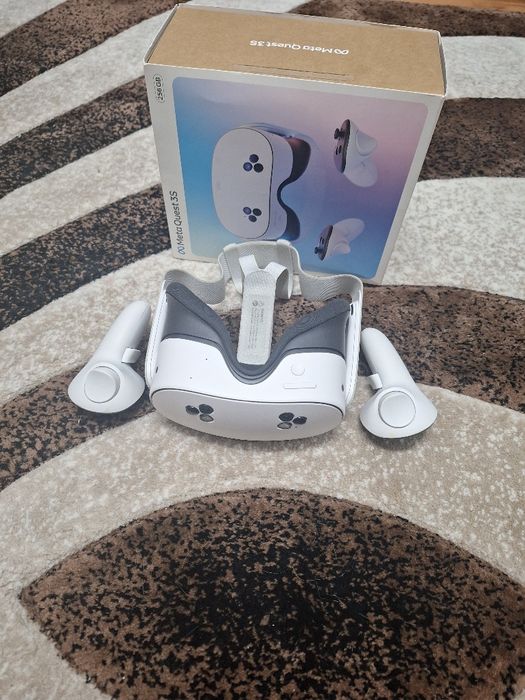Vând casca de realitate virtuala meta quest 3s cu memoria de 256 de gb