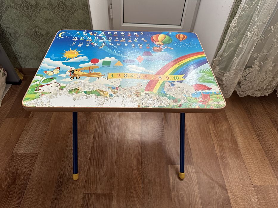 Парта без стульчика
