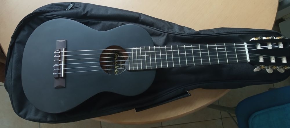 Guitalele Yamaha gl 1(малка китара).