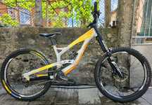 YT TUES 27.5 Downhill, Boxxer 2017, 4-бутални Перфектен 1x9 скорости