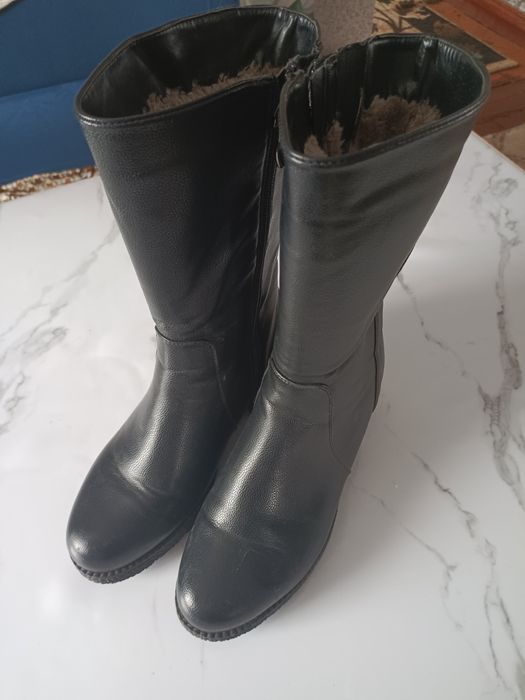 Продам женские сапоги