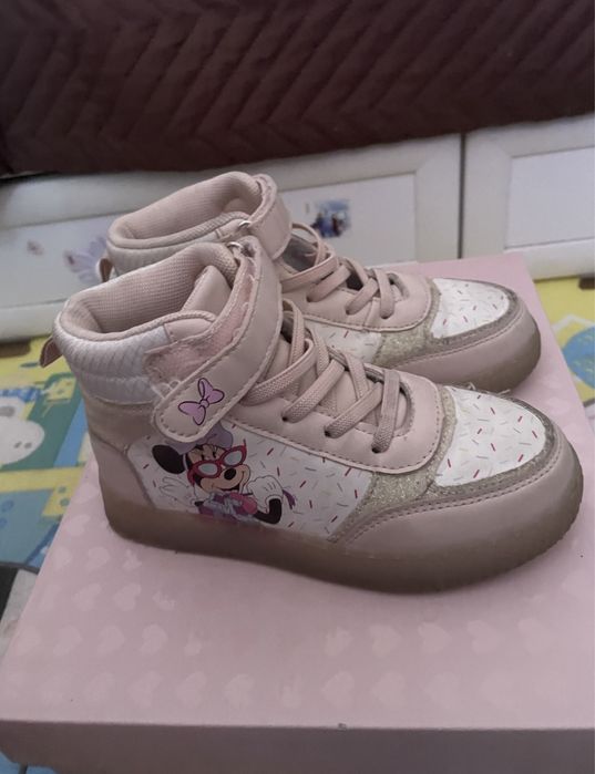Високи кецове с Мини Маус на waikiki н-р 29 с подарък!