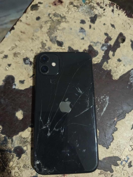 Iphone 11 spart pe spate viata baterie 100%