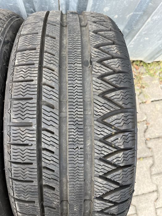 2 anvelope iarna 235/45 R17, stare noua! 8mm profil! DOT 2020!