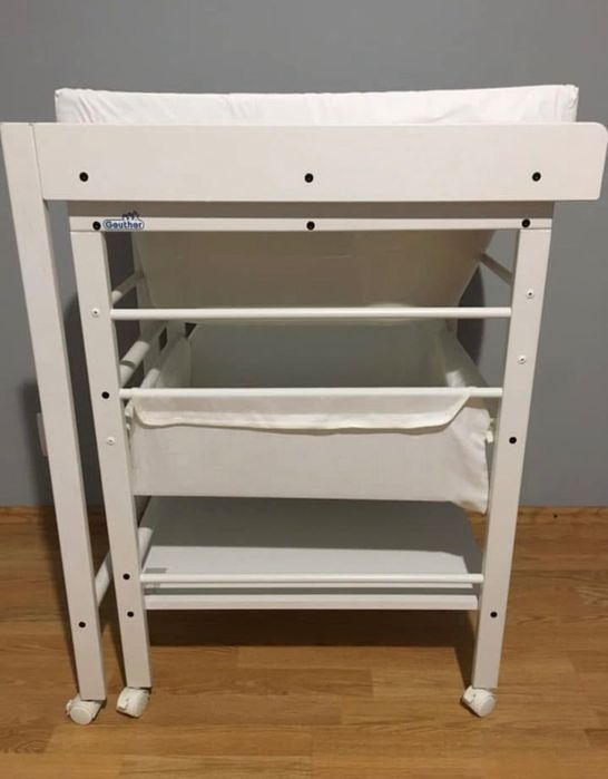 Vând măsuță de înfășat 2 în 1