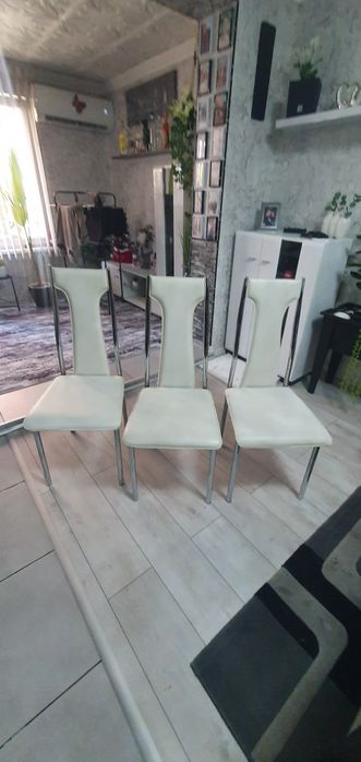 Продавам 4 кожени стола