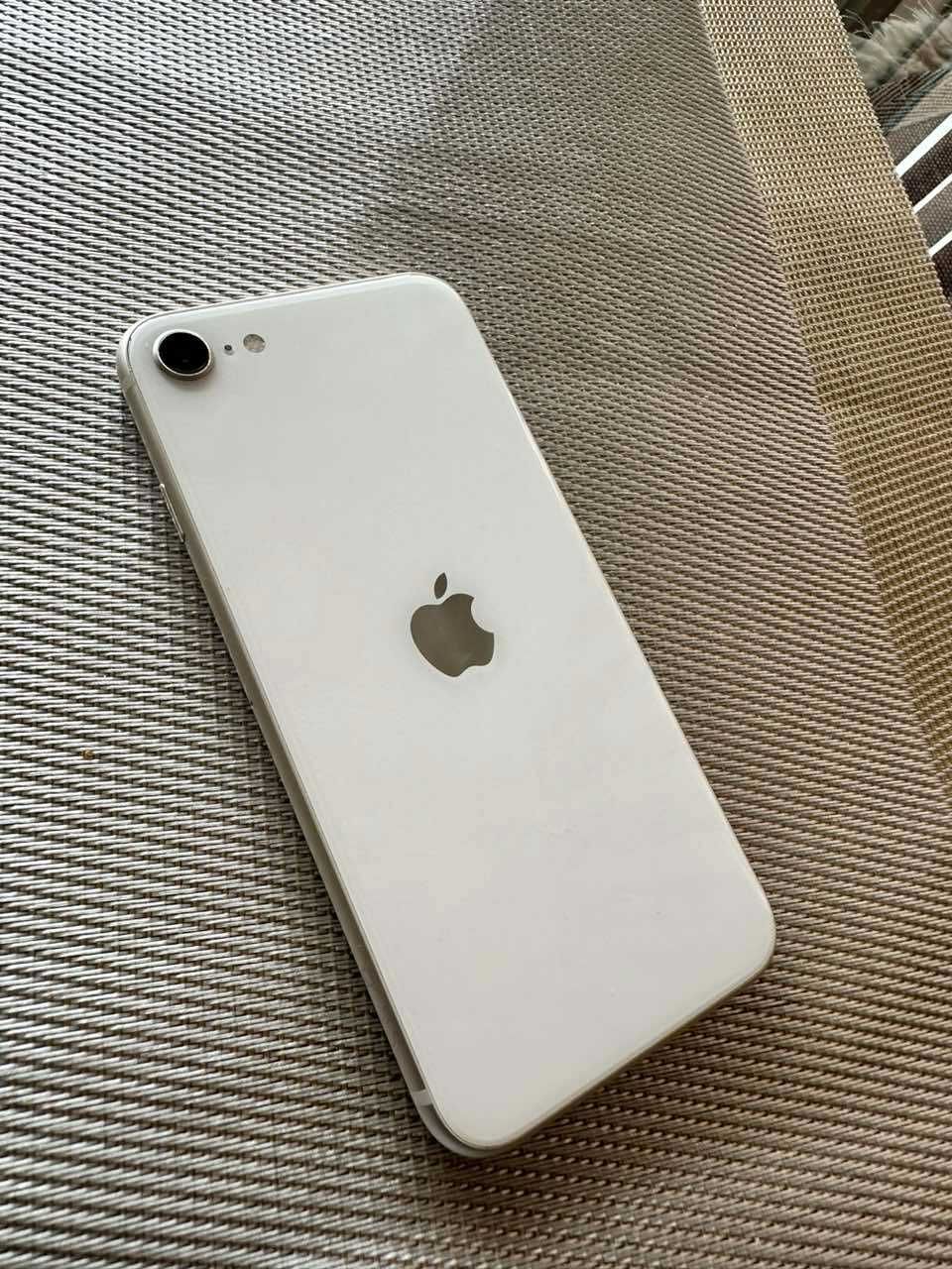 Продавам IPhone SE 22