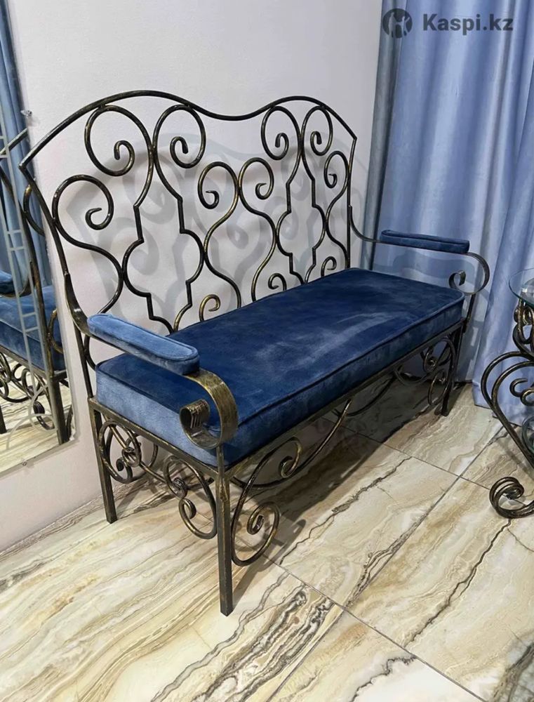 Кофейный столик, диванчик, кресло, сидушка, стул, стол