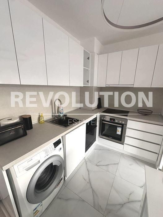 Дава се под наем Тристаен апартамент в Варна, Базар Левски - 80 кв.м за 648.21 € - Снимка #3